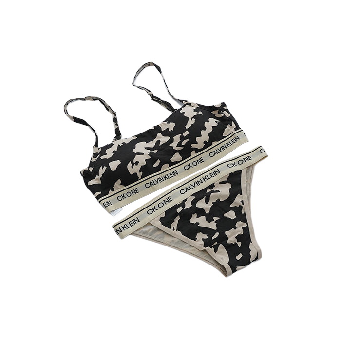 Conjunto Sujetador y Tanga Calvin Klein Mujer Patron De Vaca Neg